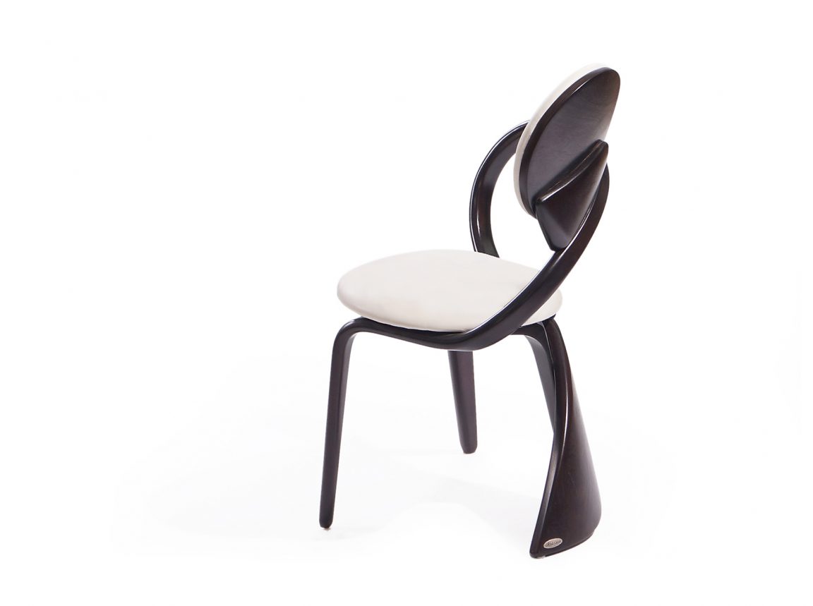 Дизайнерский стул из натурального дерева