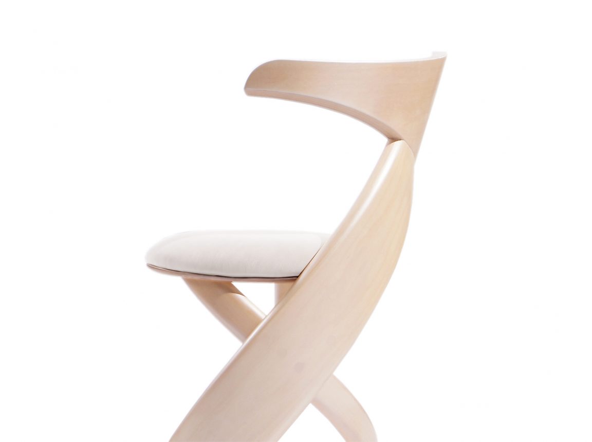 Стильный деревянный стул из гнутого массива