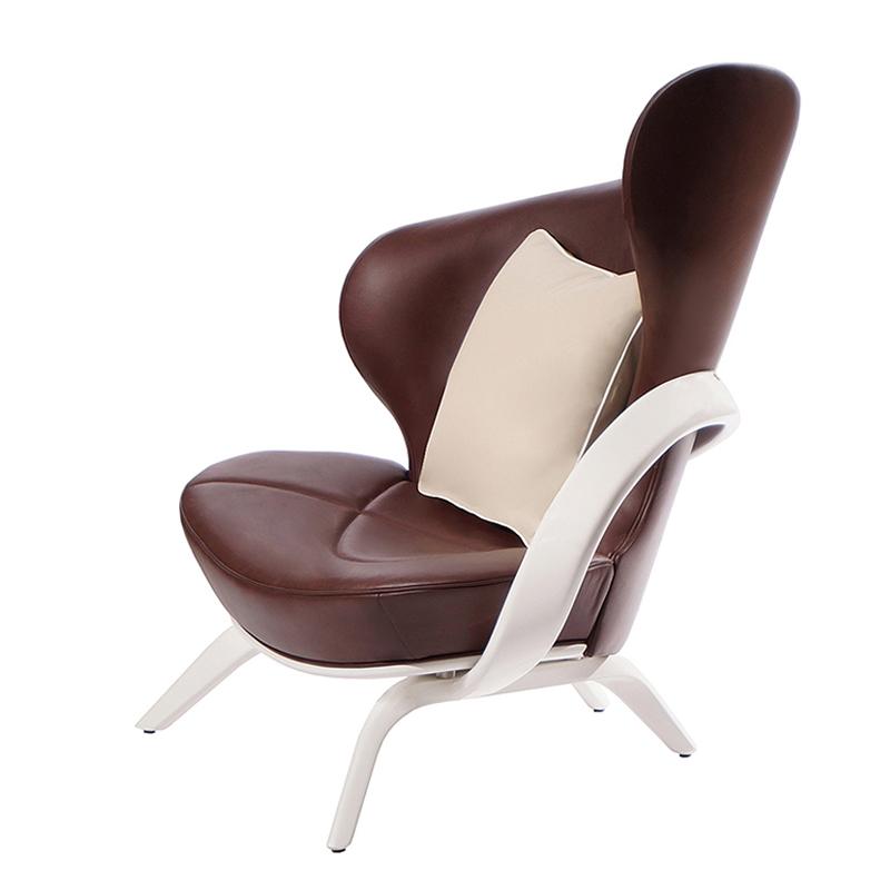 Дизайнерское асимметричное кресло с подлокотником из массива