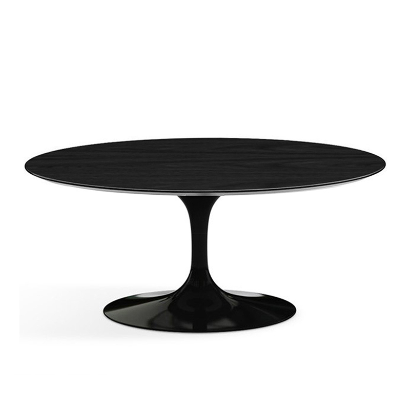 Небольшой обедненный стол в черной глянцевой эмали