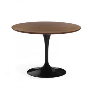 Круглый кухонный стол на одной ножке в столовую черного цвета